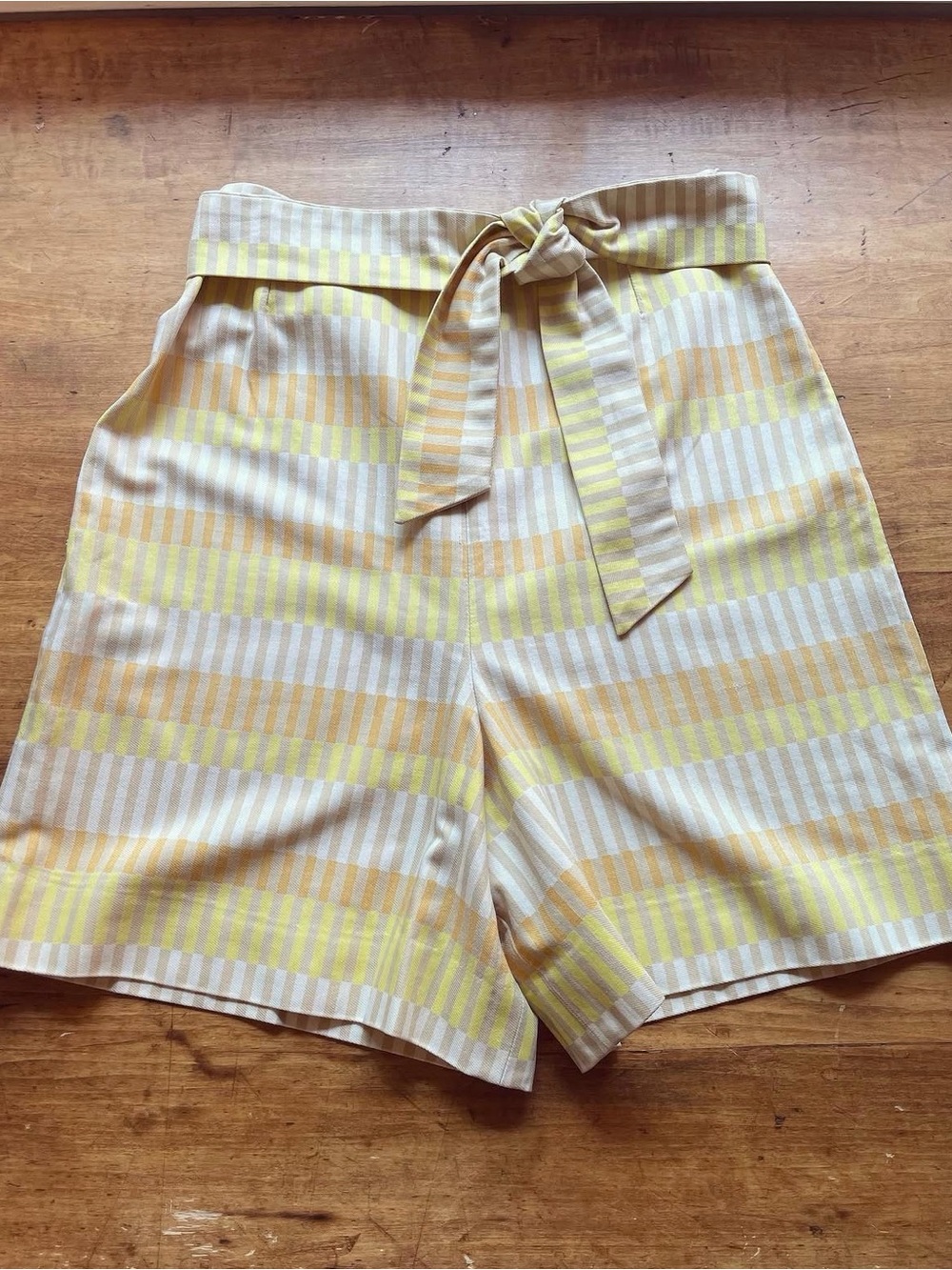 1950s High-Waist Yellow Stripe Tie-Belt Women’s Shorts